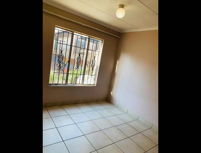 2 BEDROOM HOUSE FOR SALE IN BRAMLEY GARDENS